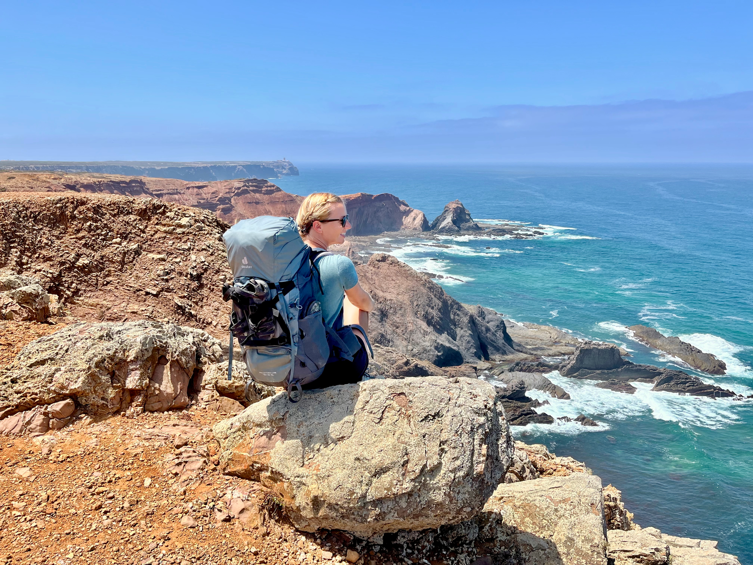A picture of Aleksandra on the clifs of the Fisherman's Trail